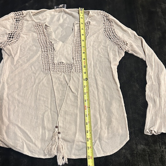 Joseph A. Elegant Cream Women's Top vneck below elbow see thru design and tie up - Picture 3 of 9